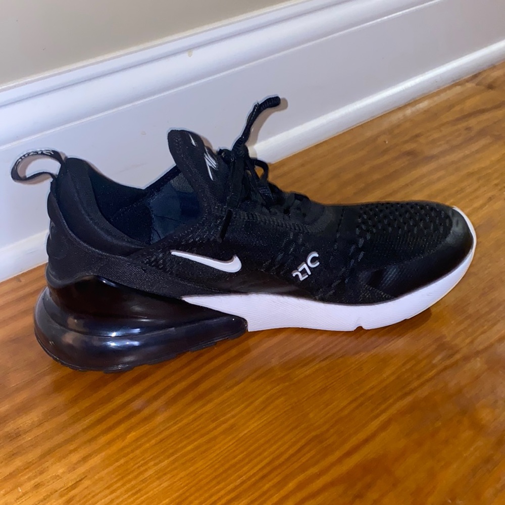 Women’s Black Nike 270’s